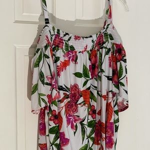 Adorable open shoulder shirt with floral design.
